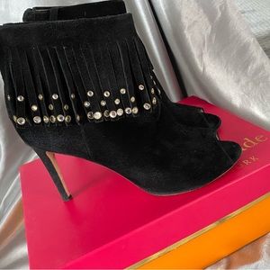 EUC Kate Spade Iselin Black Suede embellished bottle